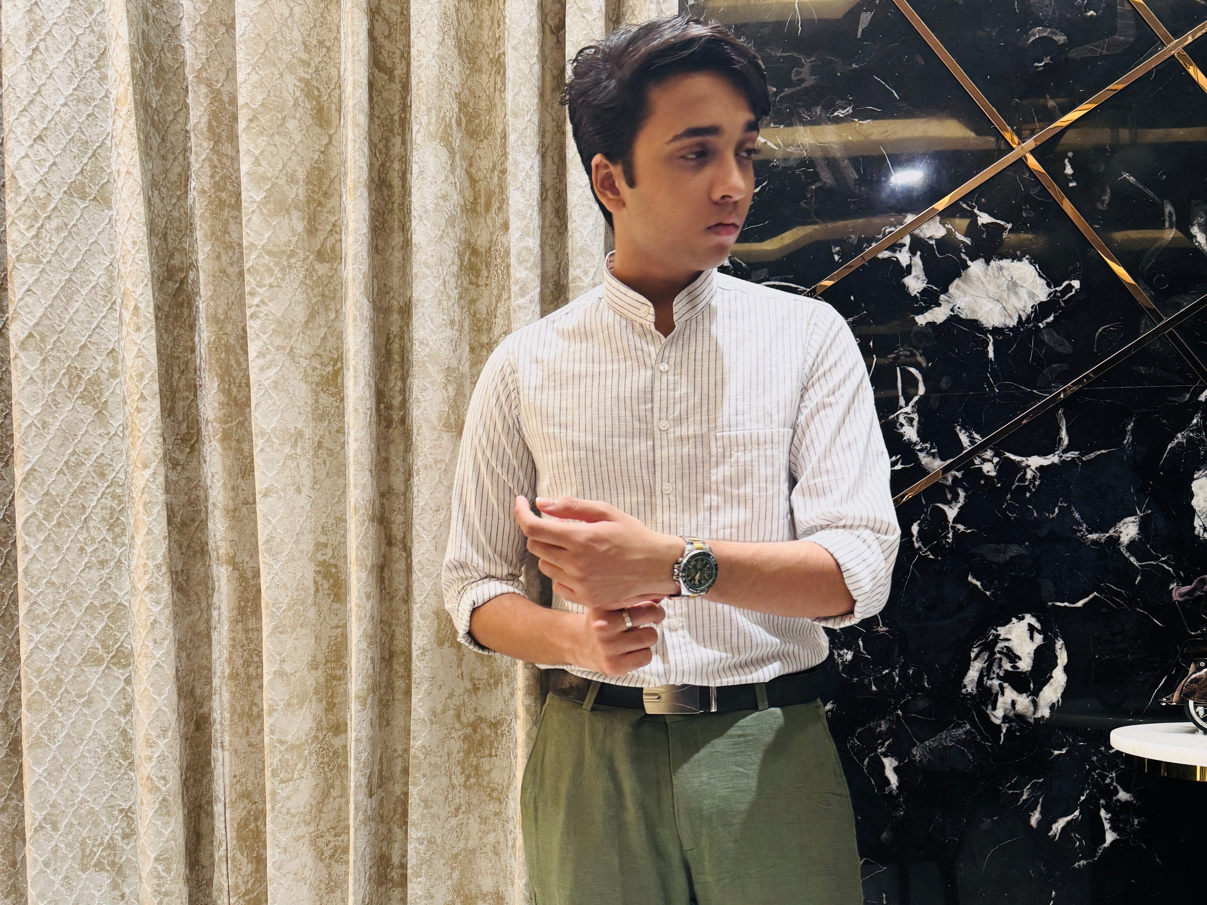men wearing lining cotton shirt mandarin pr chinese collar made for maximum comfort and long lasting. Suitable for indian weather conditions hot and cold weather across India in various states for mens. Used for both formal and casual occassions. 